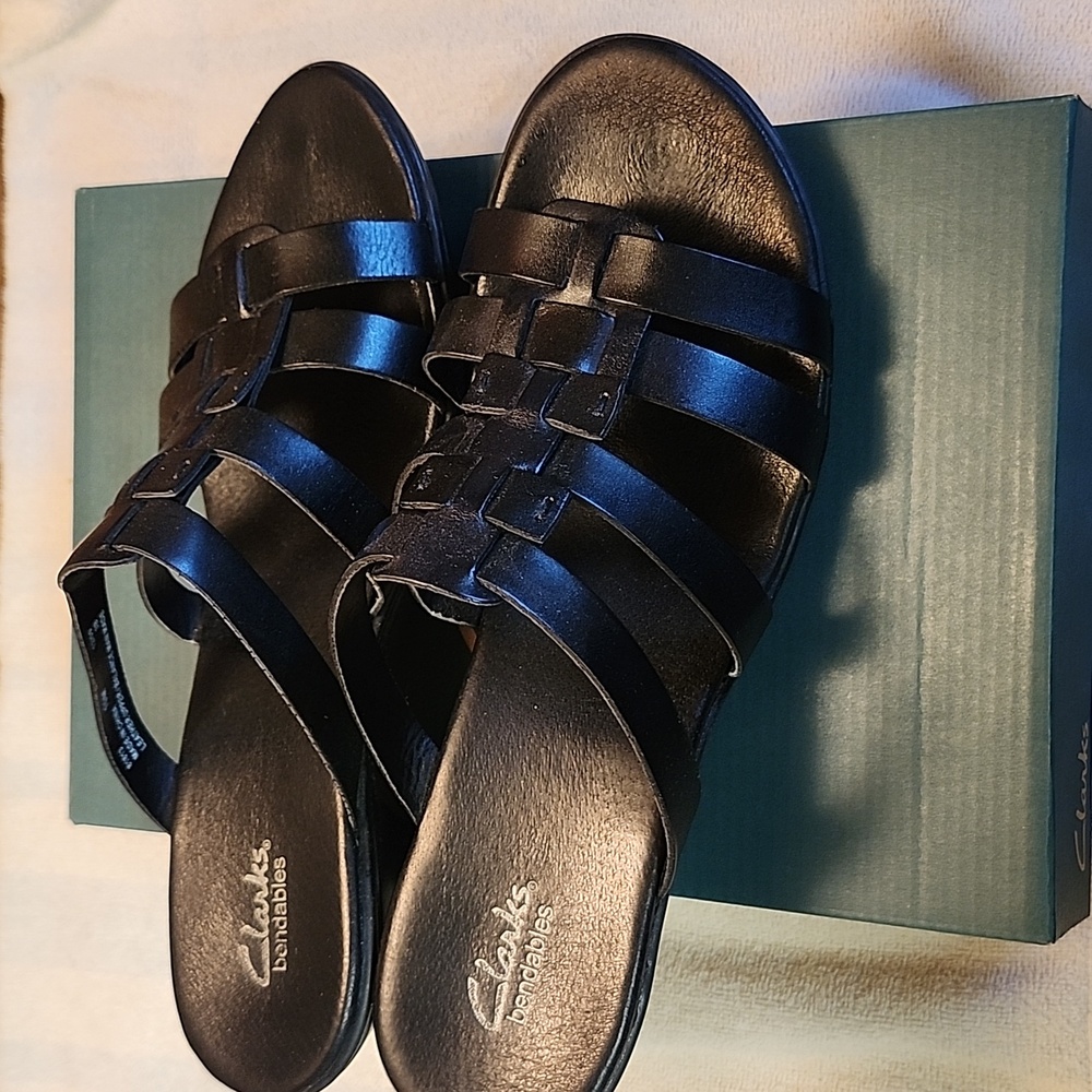 Clarks Women's Black Leather Sandals Size 10 Med - Picture 3 of 6